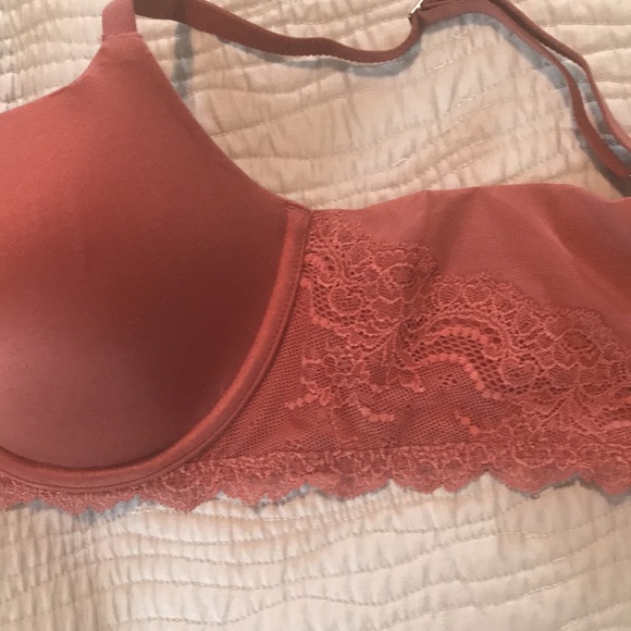 Spanx Undie-tectable Bra - Picture 3 of 3